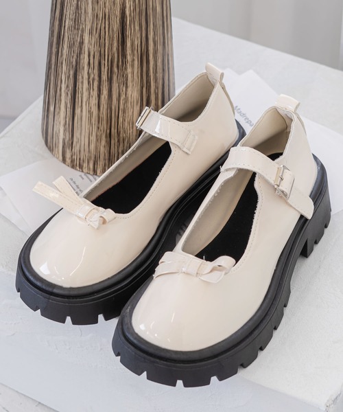 madrepadre(マドレパドレ)の「厚底リボンモチーフシューズ(パンプス・レディース・ブラック/ホワイト・24.0cm/25.0cm)」の9枚目の写真