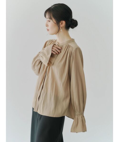 YECCA VECCA（イェッカヴェッカ）の「キャンディスリーブギャザーブラウス（シャツ/ブラウス・レディース・ライトベージュ/チャコールグレー/ベージュ・FREE）」の7枚目の写真