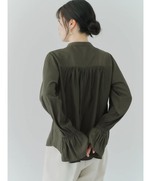 YECCA VECCA（イェッカヴェッカ）の「キャンディスリーブギャザーブラウス（シャツ/ブラウス・レディース・ライトベージュ/チャコールグレー/ベージュ・FREE）」の21枚目の写真