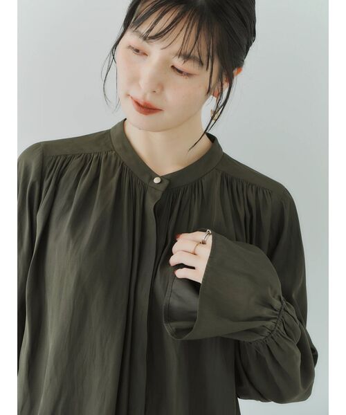 YECCA VECCA（イェッカヴェッカ）の「キャンディスリーブギャザーブラウス（シャツ/ブラウス・レディース・ライトベージュ/チャコールグレー/ベージュ・FREE）」の19枚目の写真