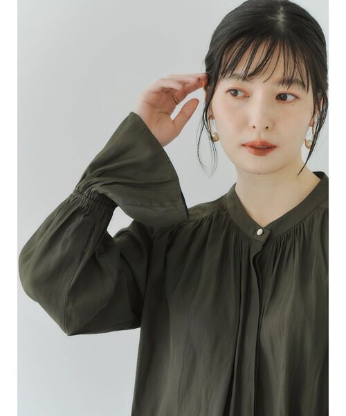 YECCA VECCA（イェッカヴェッカ）の「キャンディスリーブギャザーブラウス（シャツ/ブラウス・レディース・ライトベージュ/チャコールグレー/ベージュ・FREE）」の18枚目の写真