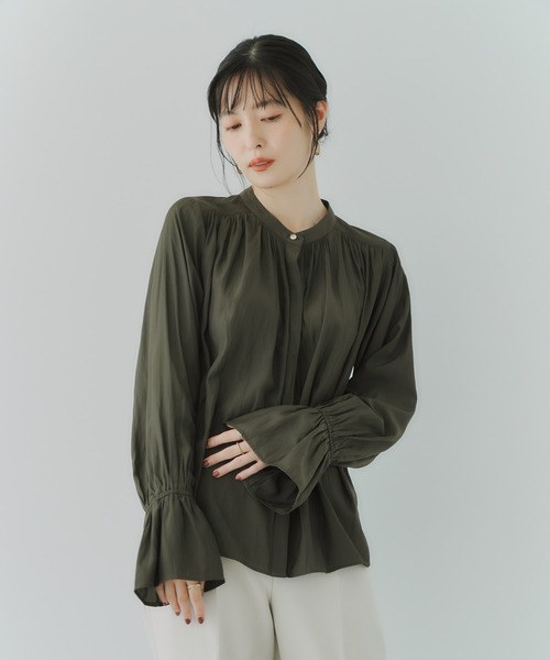 YECCA VECCA（イェッカヴェッカ）の「キャンディスリーブギャザーブラウス（シャツ/ブラウス・レディース・ライトベージュ/チャコールグレー/ベージュ・FREE）」の2枚目の写真