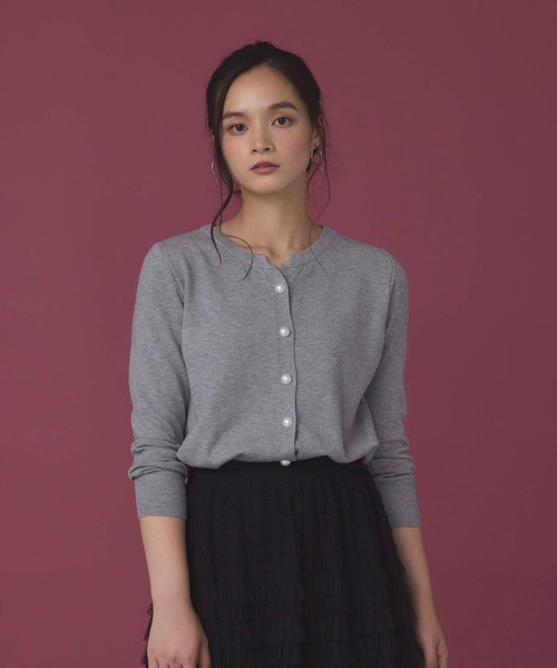 fifth(フィフス)の「パールボタンニットカーディガン(カーディガン/ボレロ・レディース・ブラック/アイボリー/ベージュ/グレー・M)」の4枚目の写真