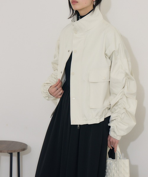 Paradise Picnic（パラダイスピクニック）の「袖シャーリングドロストブルゾン（ブルゾン・レディース・ブラック/カーキ/アイボリー・FREE）」の2枚目の写真