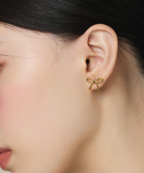 ciite' surgical stainless(シーテサージカルステンレス)の「【 金属アレルギー対応 】 リボンピアス サージカルステンレス (両耳用)(ピアス(両耳用)・レディース・ゴールド/シルバー/ピンクゴールド・FREE)」の1枚目の写真