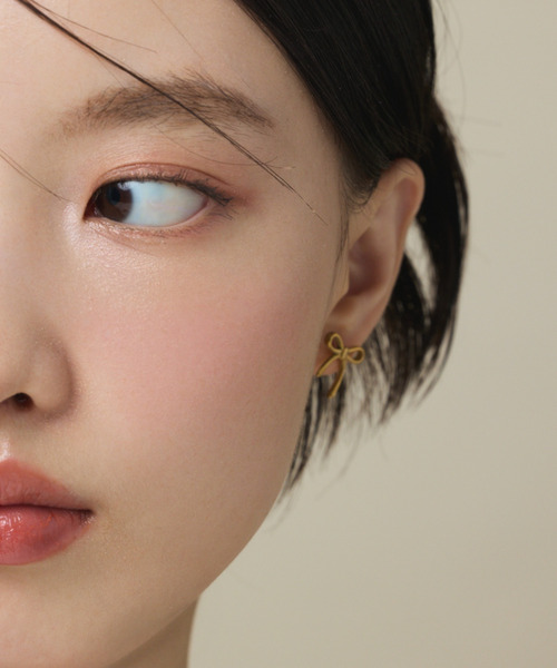 ciite' surgical stainless(シーテサージカルステンレス)の「【 金属アレルギー対応 】 リボンピアス サージカルステンレス (両耳用)(ピアス(両耳用)・レディース・ゴールド/シルバー/ピンクゴールド・FREE)」の9枚目の写真