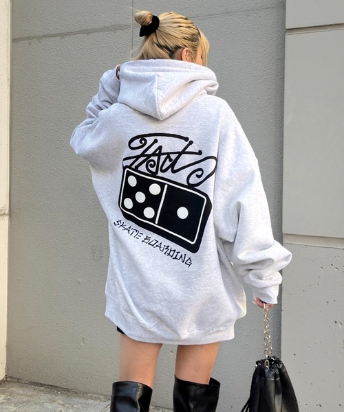 WHO'S WHO gallery（フーズフーギャラリー）の「【UNISEX/ユニセックス】 FACTドミノスウェットパーカー（パーカー・レディース・ブラック/アッシュグレー・FREE）」の2枚目の写真