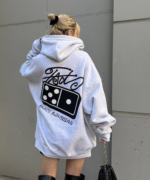 WHO'S WHO gallery（フーズフーギャラリー）の「【UNISEX/ユニセックス】 FACTドミノスウェットパーカー（パーカー・レディース・ブラック/アッシュグレー・FREE）」の3枚目の写真