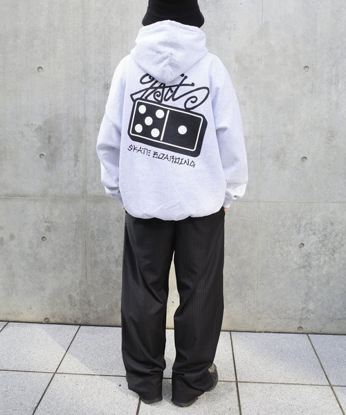 WHO'S WHO gallery（フーズフーギャラリー）の「【UNISEX/ユニセックス】 FACTドミノスウェットパーカー（パーカー・レディース・ブラック/アッシュグレー・FREE）」の4枚目の写真