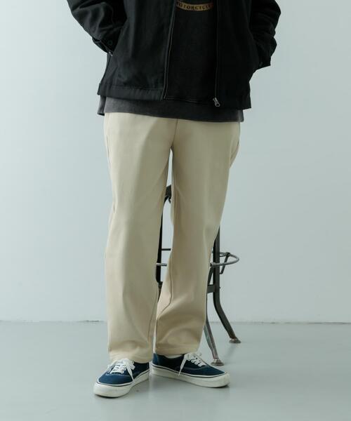 ITEMS URBANRESEARCH（アイテムズ アーバンリサーチ）の「裏フリース リラックスチノパンツ（その他パンツ・メンズ・オリーブ/ブラック/ライトベージュ・MEDIUM/LARGE）」の4枚目の写真