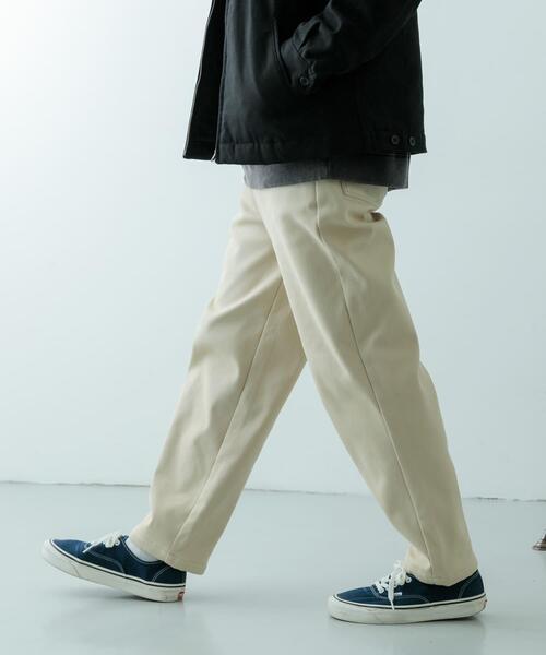 ITEMS URBANRESEARCH（アイテムズ アーバンリサーチ）の「裏フリース リラックスチノパンツ（その他パンツ・メンズ・オリーブ/ブラック/ライトベージュ・MEDIUM/LARGE）」の7枚目の写真