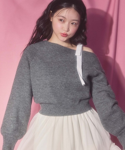 archives（アルシーヴ）の「ベロアリボンワンショルニット（ニット/セーター・レディース・グレー/アイボリー/ブラック・MEDIUM）」の4枚目の写真