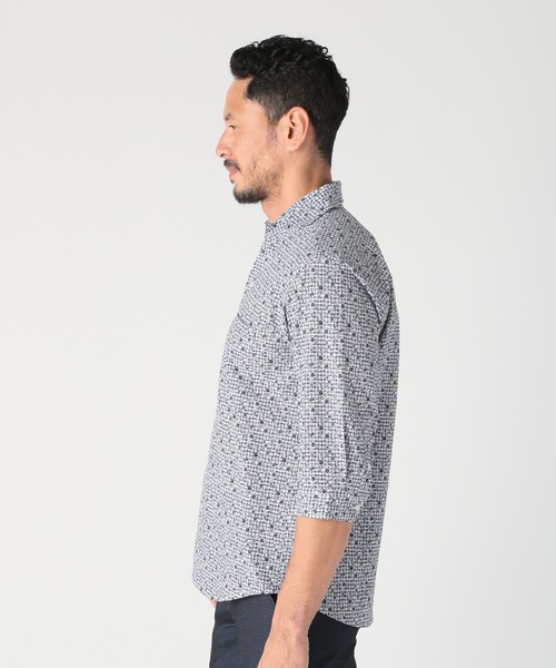 MEN'S BIGI(メンズビギ)の「〈イージーケア/吸水速乾〉エアリーサッカー千鳥フラワープリント七分袖シャツ(シャツ/ブラウス・メンズ・ホワイト系その他/グリーン/イエロー/ネイビー・01/02/03/04)」の5枚目の写真