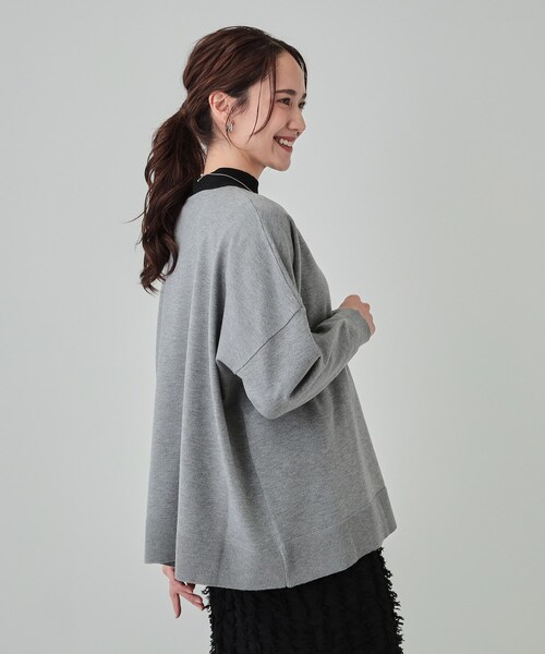 SHOO・LA・RUE（シューラルー）の「【洗える】レイヤードコーデも楽しめる もちもちVネックニット（ニット/セーター・レディース・グレー/ベージュ/ブラック・00）」の20枚目の写真