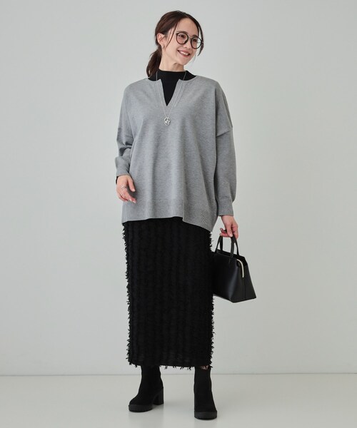 SHOO・LA・RUE（シューラルー）の「【洗える】レイヤードコーデも楽しめる もちもちVネックニット（ニット/セーター・レディース・グレー/ベージュ/ブラック・00）」の19枚目の写真