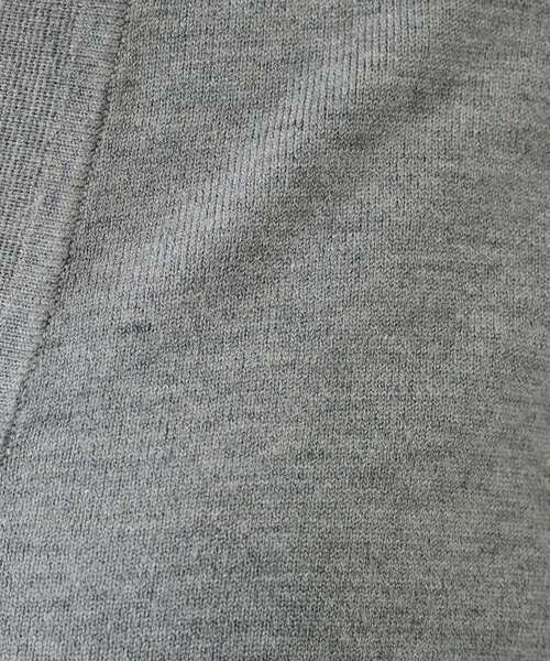 SHOO・LA・RUE（シューラルー）の「【洗える】レイヤードコーデも楽しめる もちもちVネックニット（ニット/セーター・レディース・グレー/ベージュ/ブラック・00）」の18枚目の写真