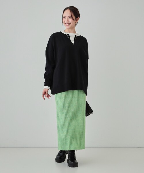 SHOO・LA・RUE（シューラルー）の「【洗える】レイヤードコーデも楽しめる もちもちVネックニット（ニット/セーター・レディース・グレー/ベージュ/ブラック・00）」の15枚目の写真