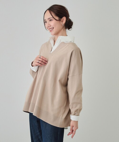 SHOO・LA・RUE（シューラルー）の「【洗える】レイヤードコーデも楽しめる もちもちVネックニット（ニット/セーター・レディース・グレー/ベージュ/ブラック・00）」の13枚目の写真
