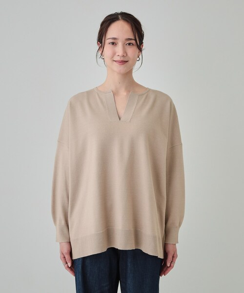 SHOO・LA・RUE（シューラルー）の「【洗える】レイヤードコーデも楽しめる もちもちVネックニット（ニット/セーター・レディース・グレー/ベージュ/ブラック・00）」の9枚目の写真