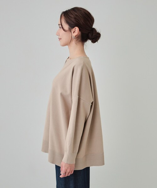 SHOO・LA・RUE（シューラルー）の「【洗える】レイヤードコーデも楽しめる もちもちVネックニット（ニット/セーター・レディース・グレー/ベージュ/ブラック・00）」の8枚目の写真