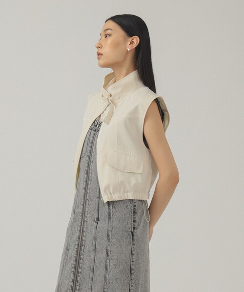 Ray BEAMS（レイビームス）の「スタンドカラー ベスト（ベスト・レディース・オフホワイト/ブラック・ONE SIZE）」の10枚目の写真