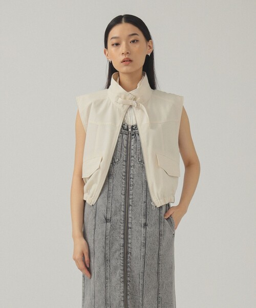 Ray BEAMS（レイビームス）の「スタンドカラー ベスト（ベスト・レディース・オフホワイト/ブラック・ONE SIZE）」の11枚目の写真