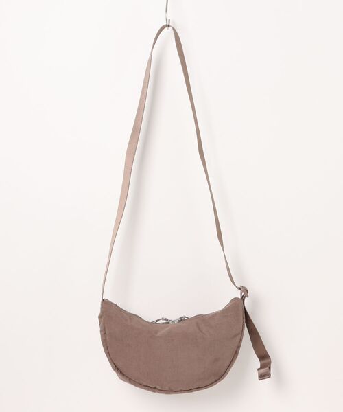 NIKE(ナイキ)の「【NIKE】AURA CRESCENT CROSSBODY(ショルダーバッグ・レディース・チャコールグレー・FREE)」の2枚目の写真