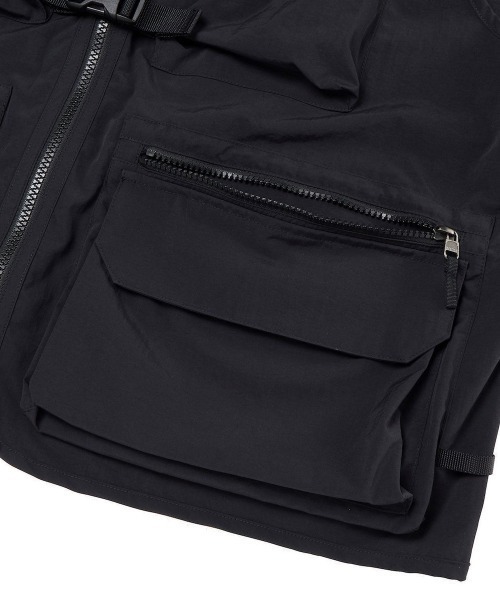 THE NORTH FACE（ザノースフェイス）の「THE NORTH FACE FIELD UTILITY VEST（ザ・ノース・フェイス フィールドユーティリティベスト）（ベスト・メンズ・グリーン系/ブラック/ベージュ系・LARGE/MEDIUM）」の4枚目の写真