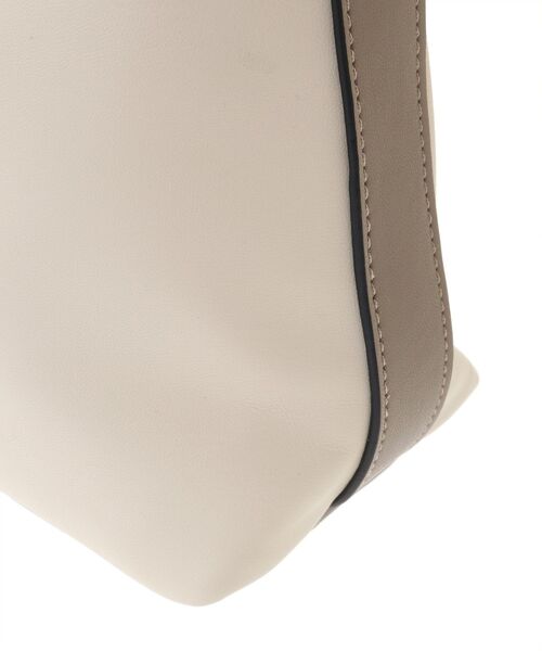 YECCA VECCA(イェッカヴェッカ)の「メタルアクセントミニバッグ(ハンドバッグ・レディース・ブルー/アイボリー/ブラック・FREE)」の11枚目の写真