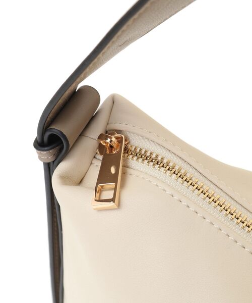 YECCA VECCA(イェッカヴェッカ)の「メタルアクセントミニバッグ(ハンドバッグ・レディース・ブルー/アイボリー/ブラック・FREE)」の9枚目の写真