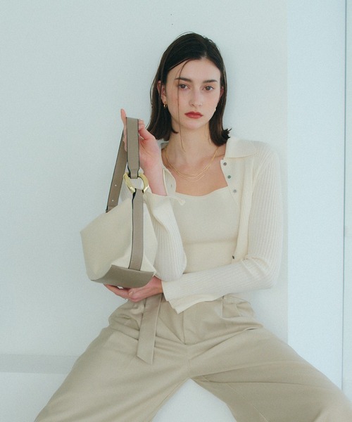 YECCA VECCA(イェッカヴェッカ)の「メタルアクセントミニバッグ(ハンドバッグ・レディース・ブルー/アイボリー/ブラック・FREE)」の4枚目の写真