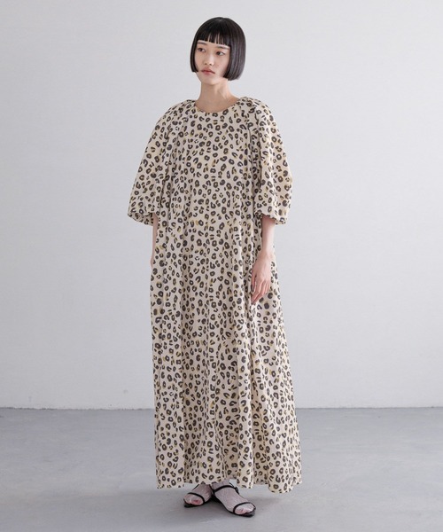 yuw（ユウ）の「ボリュームパフスリーブワンピース　321489（ワンピース・レディース・ブラック/レオパード・FREE）」の2枚目の写真