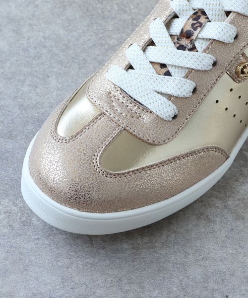 MICHAEL KORS（マイケルコース）の「【MICHAEL KORS/マイケルコース】JEM SCOTTY/ジェム スコッティ レースアップ スニーカー（スニーカー・レディース・ホワイト×シルバー/ホワイト×ゴールド/ゴールド系その他・22.5cm/23.0cm/23.5cm/17.0cm/18.0cm/19.0cm/22.0cm/20.0cm/21.0cm）」の4枚目の写真