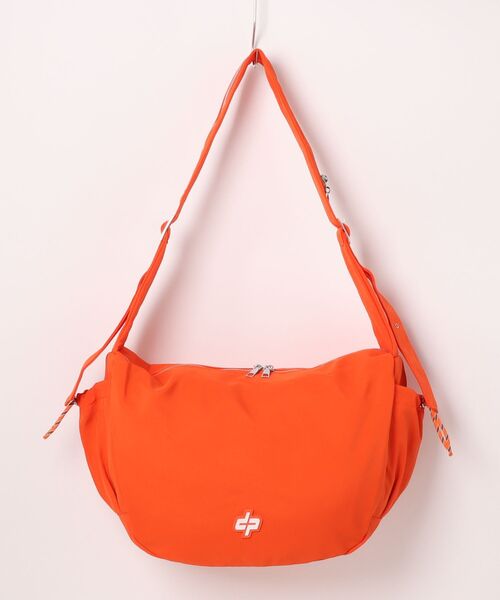 florist（フローリスト）の「【A4収納可・撥水加工】ストリートカジュアルワンショルダーバッグ(2size L/M)（メッセンジャーバッグ・レディース・ブラック系2/ベージュ系1/ベージュ系2/ブラック系1/オレンジ系2/オレンジ系1・M/L）」の19枚目の写真