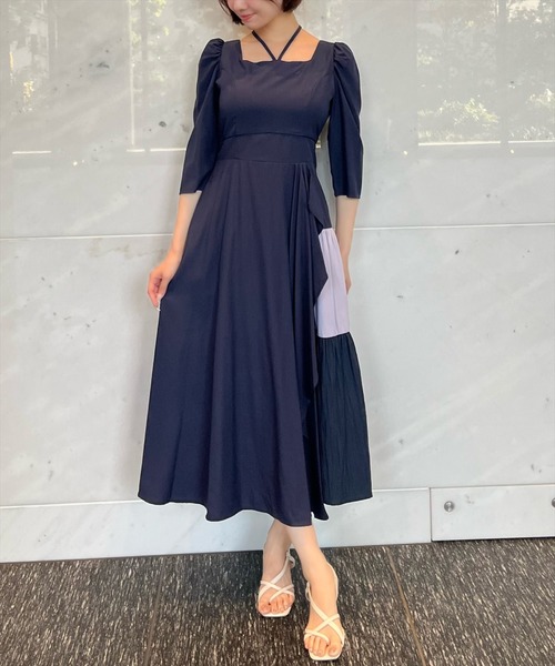 AND COUTURE(アンドクチュール)の「アシメラッフルティアードワンピース(ワンピース・レディース・ブラック/グリーン/ネイビー・FREE)」の1枚目の写真