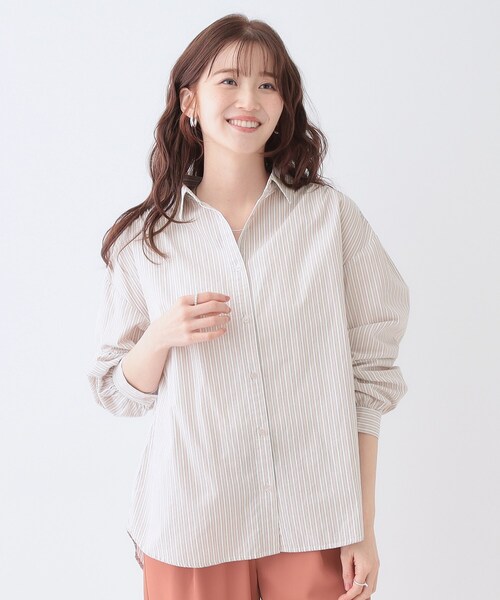 SHOO・LA・RUE（シューラルー）の「【洗える】バックギャザーがポイント 綿ワッシャー前開きシャツ（シャツ/ブラウス・レディース・ホワイト/ベージュ系その他2/グリーン系/ブルー系7/パープル系1・03/02/04/01）」の6枚目の写真