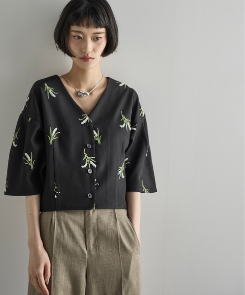 セール】フラワーエンブロイダリータックスリーブクロップド