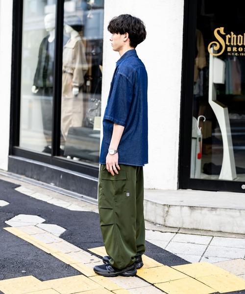 Rocky Monroe(ロッキーモンロー)の「オーバーサイズユーズドケミカルウォッシュ加工半袖デニムシャツ(シャツ/ブラウス・メンズ・ブラック/インディゴブルー/ブルー/ケミカルウォッシュ/ライトブラック・M/L/XL)」の21枚目の写真