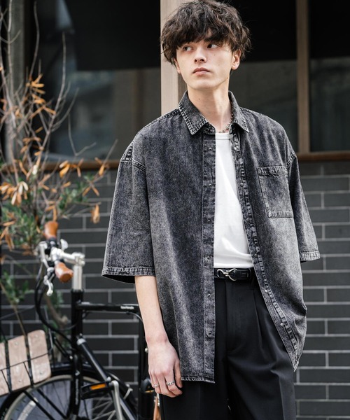 Rocky Monroe(ロッキーモンロー)の「オーバーサイズユーズドケミカルウォッシュ加工半袖デニムシャツ(シャツ/ブラウス・メンズ・ブラック/インディゴブルー/ブルー/ケミカルウォッシュ/ライトブラック・M/L/XL)」の13枚目の写真