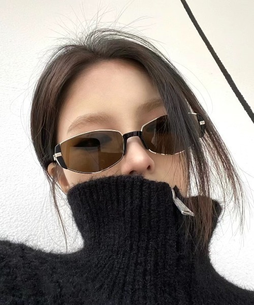 B'day(ビーデイ)の「【 B'day / ビーデー 】ヴィンテージスクエアサングラス(サングラス・レディース・ゴールド/ブラック/シルバー/ホワイト・FREE)」の7枚目の写真