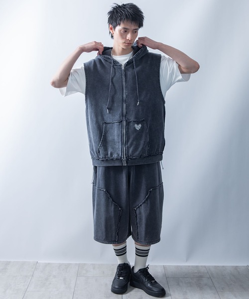 Bruno Pieters 変形ノースリーブパーカー1 セール】one point sleeveless zip hoodie/ワンポイント刺繍