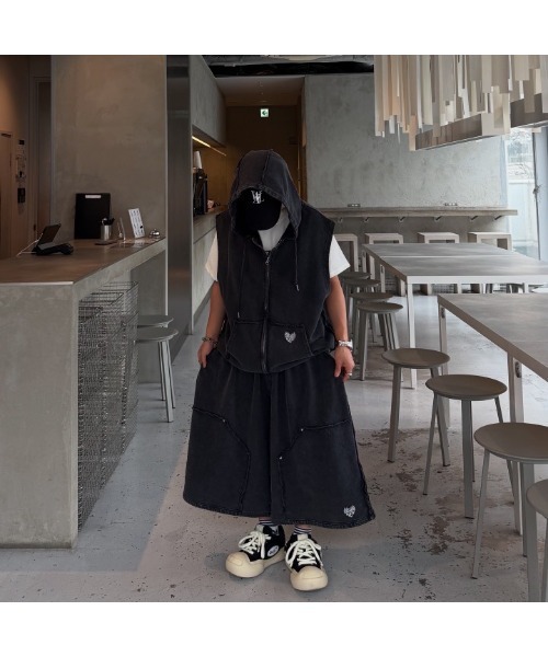 セール】one point sleeveless zip hoodie/ワンポイント刺繍