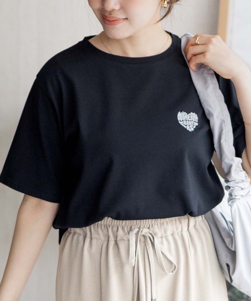 NAVY(ネイビー)の「NAVY ハートロゴ刺繍Tシャツ(Tシャツ/カットソー・レディース・ブラック/ホワイト/チャコールグレー・M/L)」の3枚目の写真