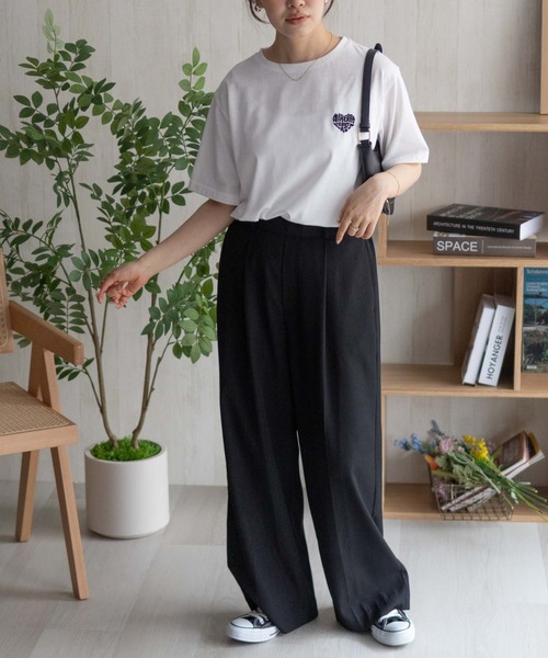 NAVY(ネイビー)の「NAVY ハートロゴ刺繍Tシャツ(Tシャツ/カットソー・レディース・ブラック/ホワイト/チャコールグレー・M/L)」の5枚目の写真