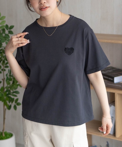 NAVY(ネイビー)の「NAVY ハートロゴ刺繍Tシャツ(Tシャツ/カットソー・レディース・ブラック/ホワイト/チャコールグレー・M/L)」の22枚目の写真
