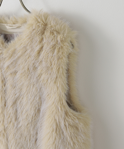IENA(イエナ)の「HERNO/ヘルノ ECO FUR VEST ベスト GC00065DR12627(その他アウター・レディース・アイボリー・FREE)」の3枚目の写真