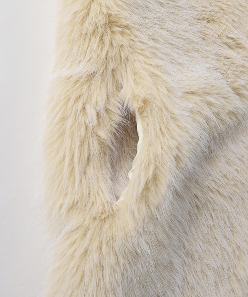IENA(イエナ)の「HERNO/ヘルノ ECO FUR VEST ベスト GC00065DR12627(その他アウター・レディース・アイボリー・FREE)」の5枚目の写真