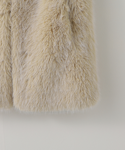 IENA(イエナ)の「HERNO/ヘルノ ECO FUR VEST ベスト GC00065DR12627(その他アウター・レディース・アイボリー・FREE)」の6枚目の写真