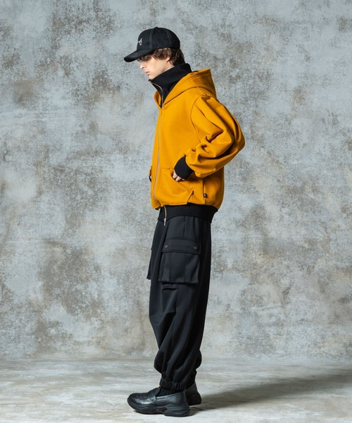 glamb（グラム）の「Layered Neck Hoodie / レイヤードネックフーディ（パーカー・メンズ・グレー/イエロー/ブラック・S/M/L）」の17枚目の写真