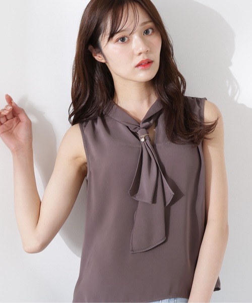 PROPORTION BODY DRESSING(プロポーションボディドレッシング)の「パール付きフリルタイブラウス / 1215210611(シャツ/ブラウス・レディース・ブラウン/ホワイト/ベージュ系その他・MEDIUM/SMALL)」の2枚目の写真